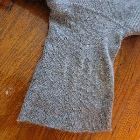 VTG Lambswool Turtleneck Sweater - Picture 9 of 10